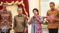 Ketua Pansel Calon Anggota Komisi Yudisial Harkristuti Harkrisnowo (ketiga kiri) memberi keterangan pers terkait hasil seleksi calon anggota KY, di Istana Merdeka, Jakarta, Rabu (3/9/2015). (Liputan6.com/Faizal Fanani)