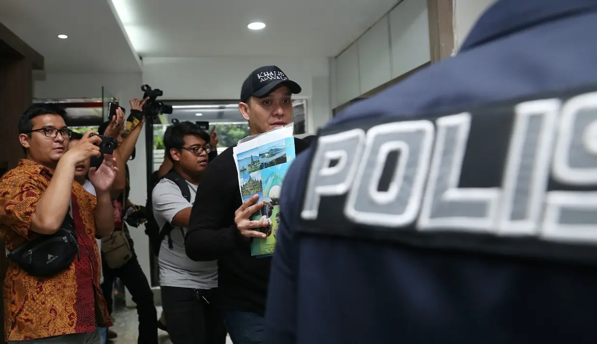 Pemeran sinetron Misteri Gunung Merapi 2 dan 3 itu ditetapkan tersangka atas laporan Lasty. Istri Fadlan itu di duga menyebarkan konten negatif di akun Instagram yang mengakibatkan kerugian biro perjalanan haji dan umrah tersebut.(Nurwahyunan/Bintang.com)