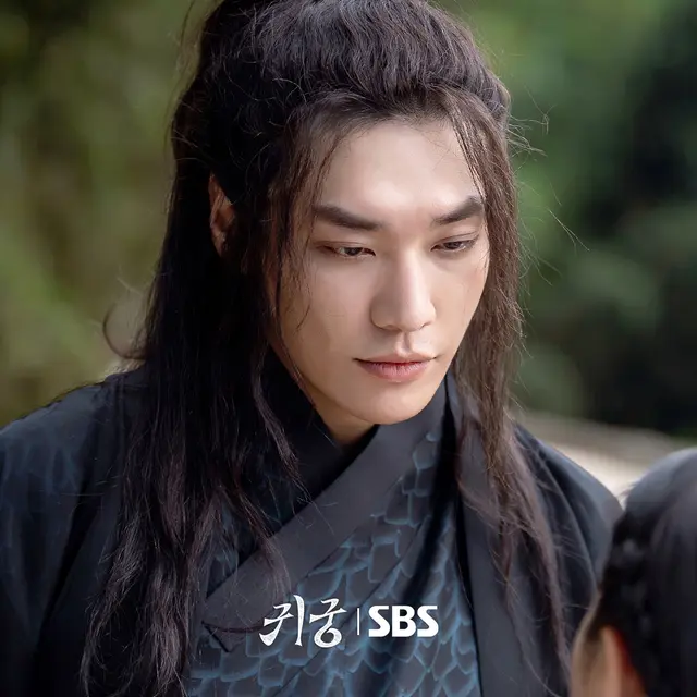 Kim Young Kwang dalam drakor The Haunted Palace. (SBS via Soompi)