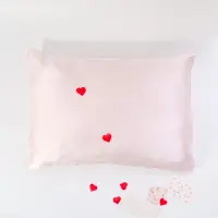 Sarung Bantal Hingga Eye Mask Jadi Kado Valentine Terunik
