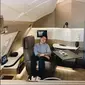 Rius Vernandes di pesawat Singapore Airlines. (dok.Instagram @rius.vernandes/https://www.instagram.com/p/B8VKuIUnocF/Henry)