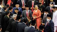 Presiden Joko Widodo didampingi Wapres Ma'ruf Amin dan Ketua DPR RI, Puan Maharani saat menghadiri rapat Paripurna pembukaan masa persidangan I DPR tahun sidang 2022-2023 di Gedung Nusantara, Kompleks Parlemen, Senayan, Jakarta, Selasa (16/8/2022). Rapat kali ini berbeda dengan rapat sidang tahunan MPR RI pagi tadi, Presiden Jokowi hadir bersama Ma'ruf Amin dengan setelah jas yang rapi. (Liputan6.com/Johan Tallo)