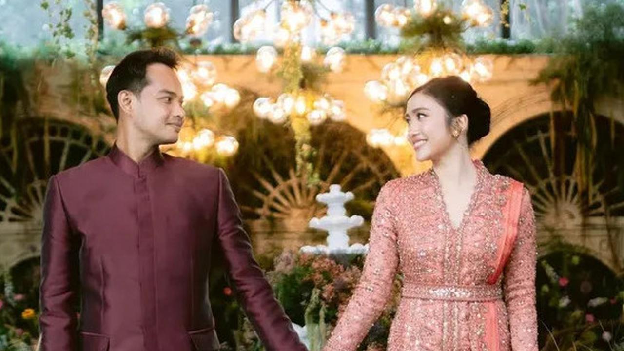 Cantik dan Bersinar, 7 Potret Mewah Acara Tunangan Febby Rastanty dan Pacarnya yang Seorang Polisi
