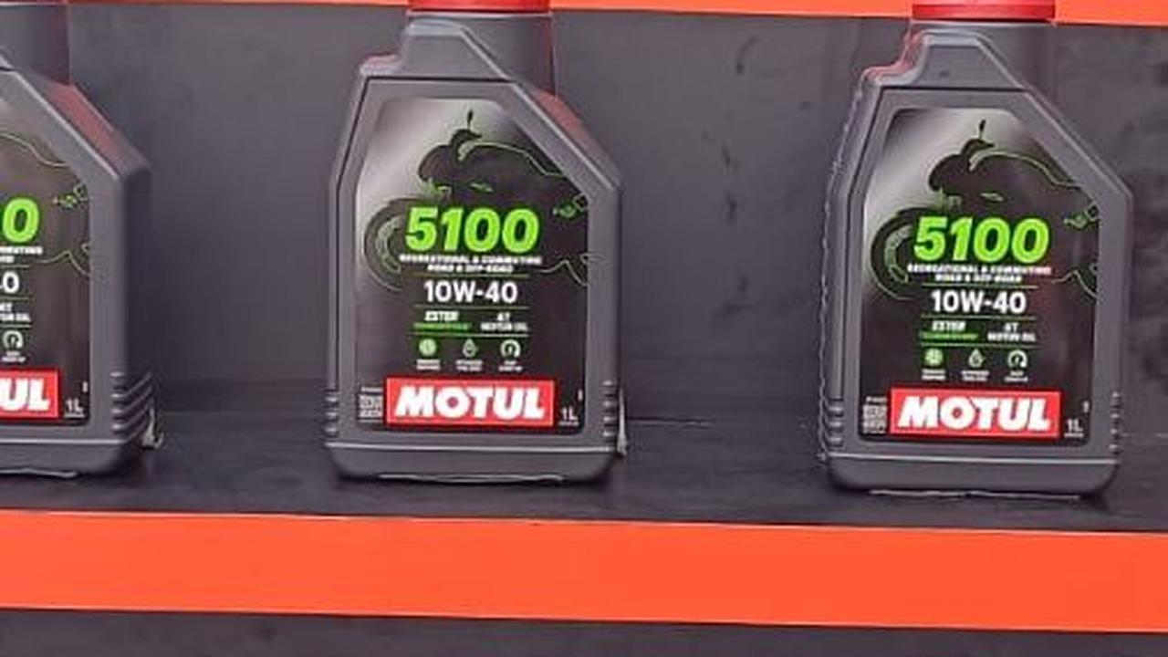 Motul 7100 dan 5100 adalah pilihan yang tersedia untuk viskositas