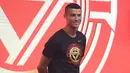 Pemain timnas Portugal, Cristiano Ronaldo menemui para penggemarnya dalam rangkaian “CR7 Tour” yang disponsori Nike di Beijing, China, Kamis (19/7). Pemain anyar Juventus itu mengadakan tur pribadi untuk menyambangi fansnya di Asia. (WANG ZHAO/AFP)