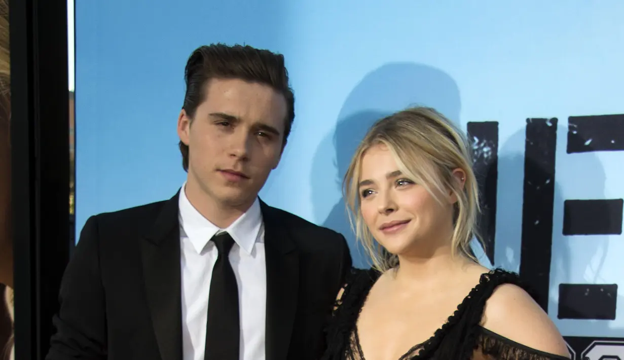 Salah satu pasangan muda di Hollywood yang kerap disorot oleh awak media da selalu ditunggu-tunggu oleh penggemar yakni Chloe Moretz dan Brooklyn Beckham. (AFP/Bintang.com)