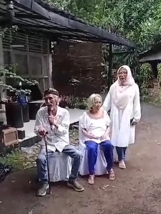 Foto-foto Halal Bihalal Keluarga Besar Trah Koeswoyo, Penampilan Yok Koeswoyo di Usia 80 Tahun Jadi Sorotan