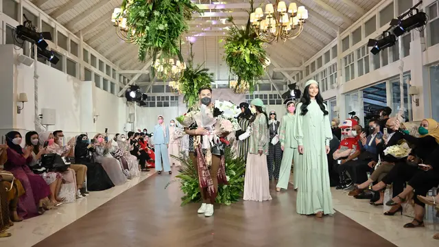 Ivan Gunawan Luncurkan Koleksi Lebaran, dari Hijab sampai Rantai Emas