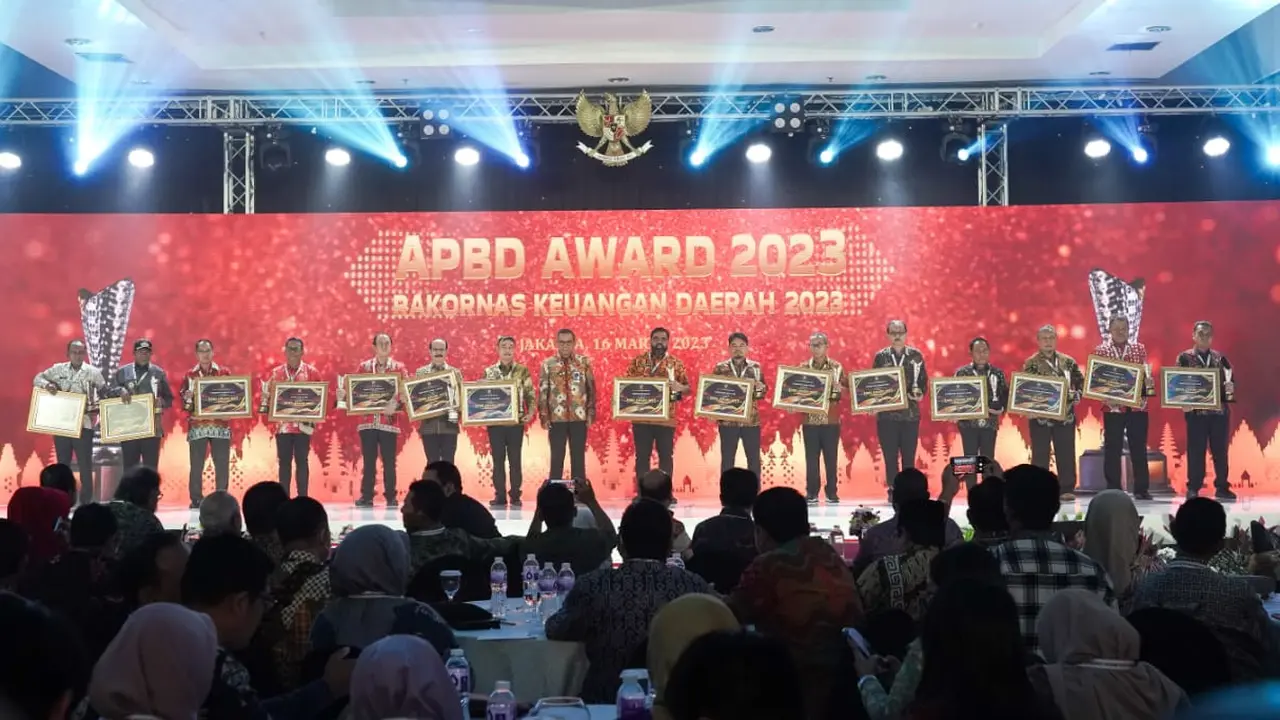 Pemkab Bojonegoro mendapatkan penghargaan realisasi PAD Tertinggi 2022 dari Kemendagri. (Istimewa)