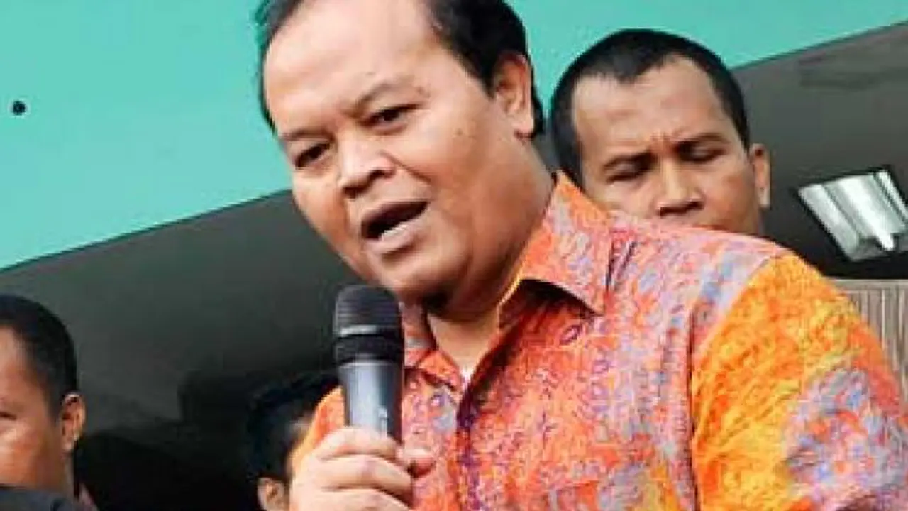 Menteri Jokowi Pakai Mobil Bekas? HNW Klaim Itu Tradisi PKS 