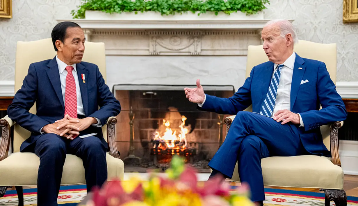 Lebih lanjut, Presiden Biden menyebut, hal lainnya yang menjadi perhatian kedua negara dalam hal membangun rantai pasok yang aman hingga penanggulangan krisis iklim. (AP Photo/Andrew Harnik)