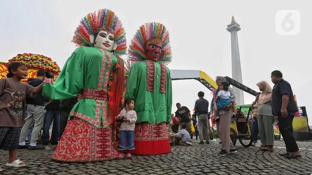Warga Padati Perayaan Lebaran Betawi 2025 di Monas