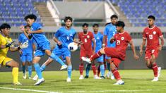 Pemain Timnas Indonesia U-17, Fandi Ahmad Muzaki berusaha mencetak gol ke gawang Kepulauan Mariana Utara pada laga Grup G Kualifikasi Piala Asia U-17 yang berlangsung di Abdullah Alkhalifa Alsabah Stadium, Mishref, Kuwait, Jumat (25/10/2024) WIB. (Dok. PSSI)