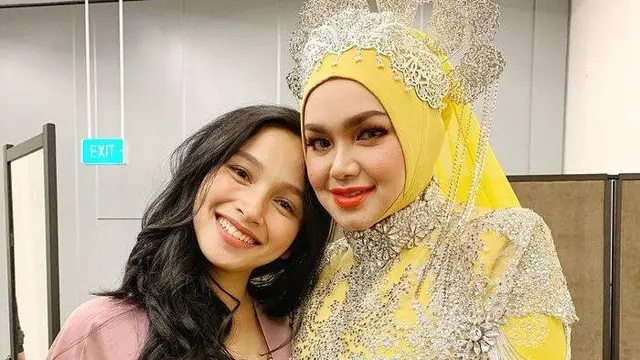 6 Potret Kedekatan Artis dan Menantunya, Dewi Yull Disebut Mertua Idaman