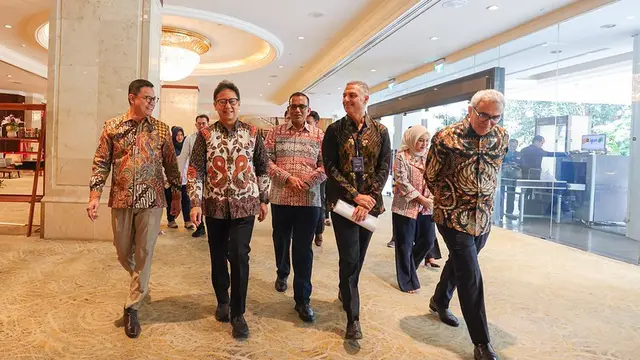Kepala BPOM Taruna Ikrar, Menkes Budi dan jajaran pihak IPMG (Foto: Dok Kemenkes)