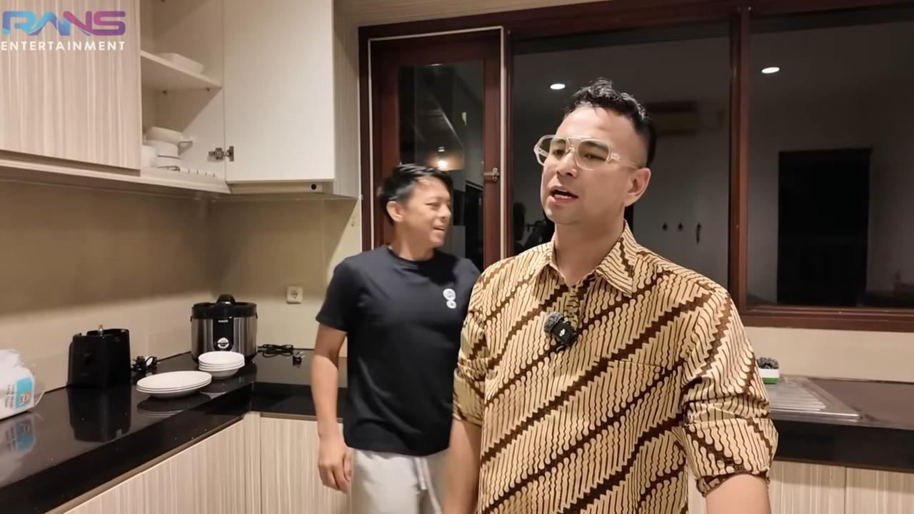 5 Potret Dapur Rumah Baru Ariel Noah Jarang Tersorot, Luas Banget tapi Perabotan Cuma Ada Kompor & Magicom