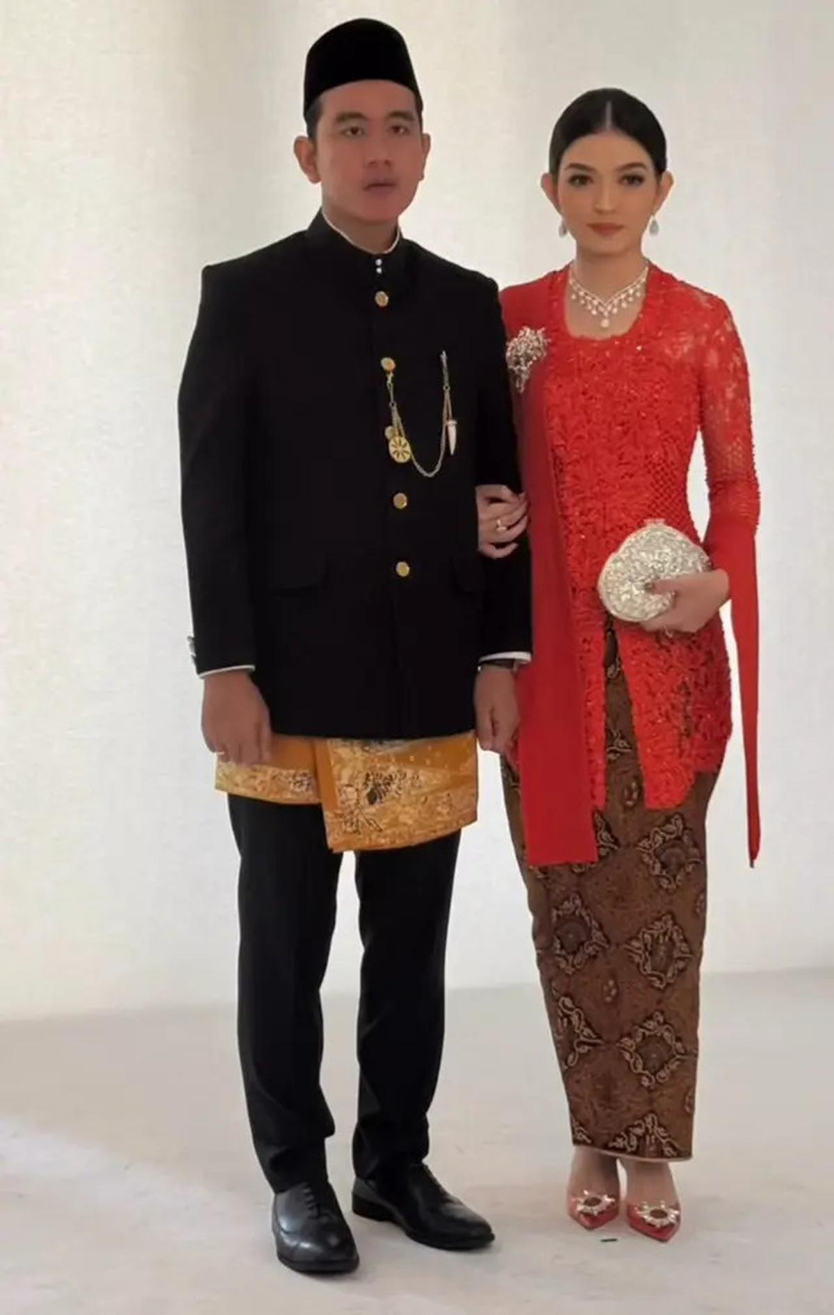 Gaya Kompak Putri dan Menantu Jokowi, Kahiyang Ayu dan Selvi Ananda Padukan Kebaya Merah dengan Berlian saat Pelantikan Prabowo-Gibran