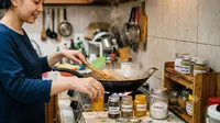 8 Kesalahan Menyimpan Bumbu Dapur yang Membuat Cepat Rusak, Kebiasaan yang Sering Diabaikan