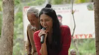 First Look Film Para Perasuk Dirilis, Akting Anggun C Sasmi Rapal Mantra Pakai Mikrofon Bikin Deg-degan