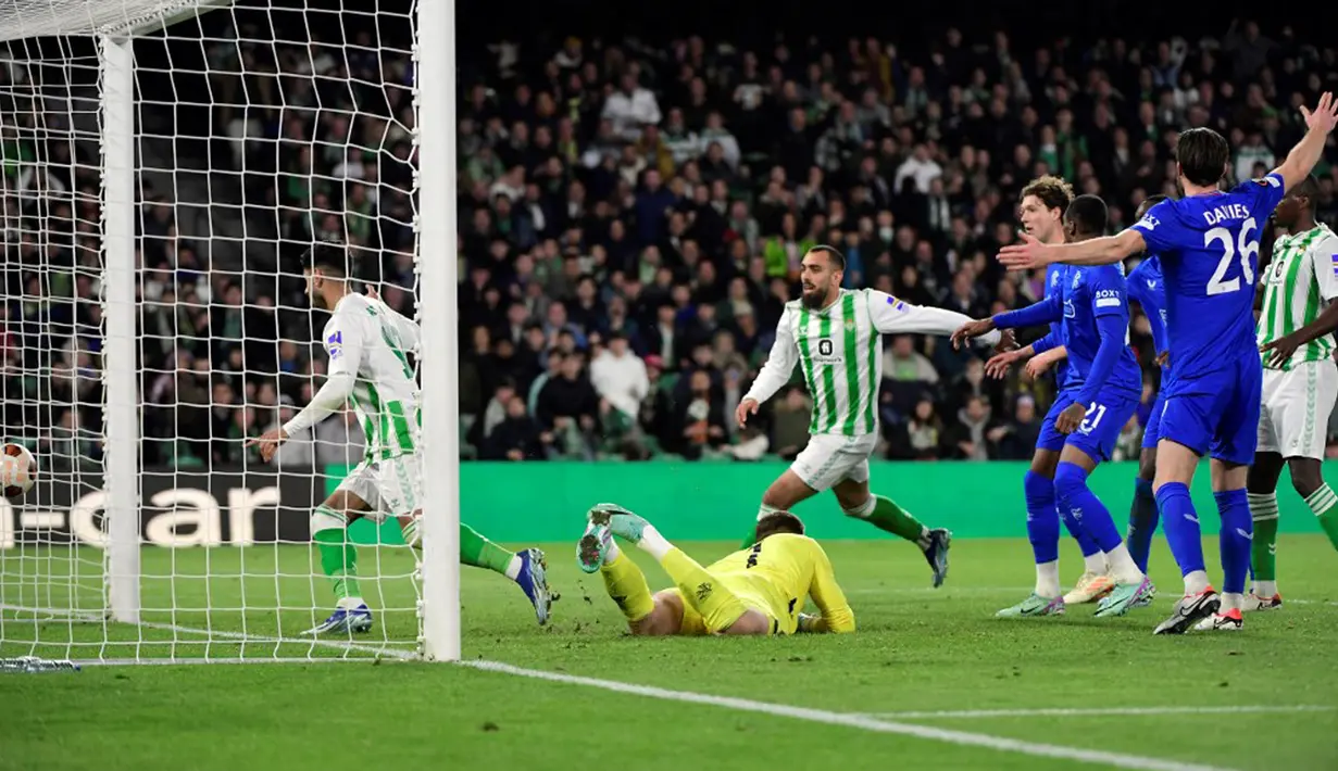 Klub asal Republik Ceko ini naik ke posisi kedua dengan 10 poin dan berhak tampil di play-off untuk jatah satu tiket ke babak 16 besar. (CRISTINA QUICLER/AFP)