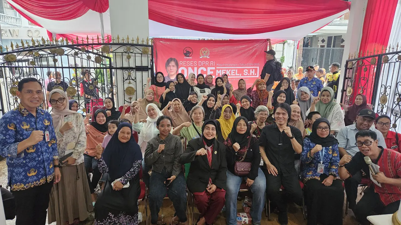 Anggota DPR RI dari Fraksi PDI-Perjuangan (PDIP) Once Mekel turun langsung ke sejumlah kelurahan di daerah pemilihannya dalam rangka reses masa persidangan pertama tahun 2024-2025 (Istimewa)