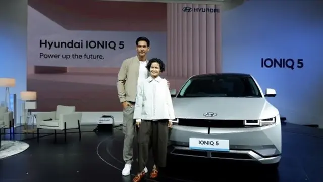 Hyundai IONIQ 5 Hadir di IIMS 2022, Richard Kyle dan Citra Subyakto Kagumi Ragam Fitur Canggihnya