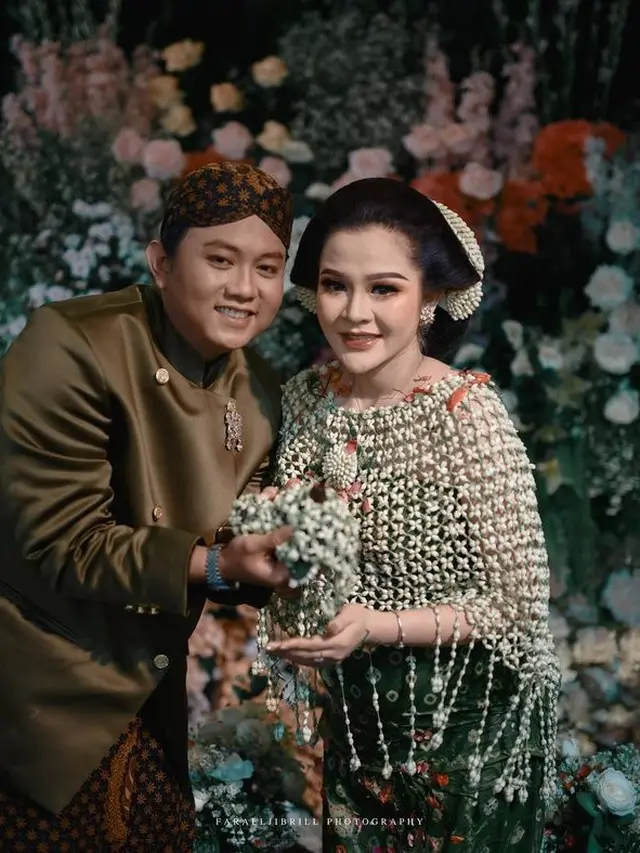 7 Momen Mitoni Kehamilan Bella Bonita Istri Denny Caknan Ini Tampil Menawan