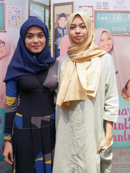 "Tapi kalau menurut orangtua mereka suka, mereka bilang lebih cantik. Cuma kalau aku pribadi masih pengin memantapkan dulu pakai hijabnya," ujar pemeran Rachel dalam sinetron Heart Series 2 itu. (Bambang E. Ros/Bintang.com)