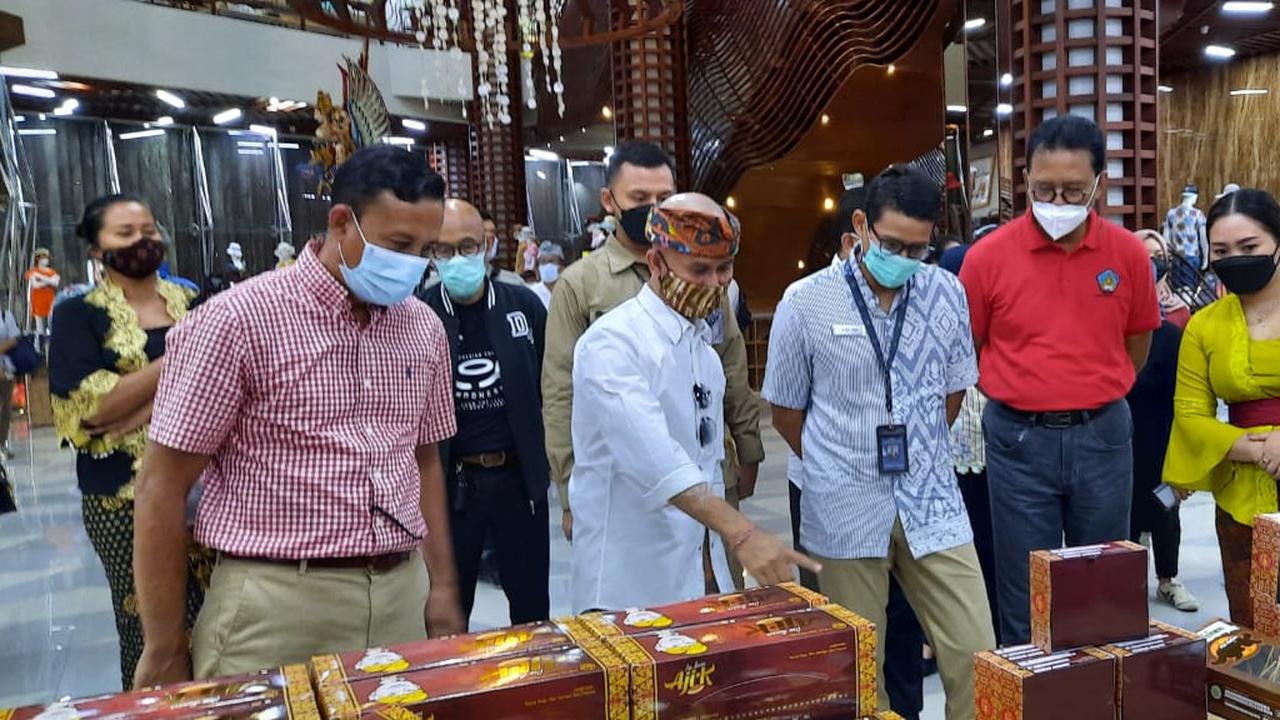 Menparekraf Sandiaga Uno dan Pelaku UMKM Bali