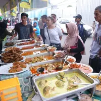 Kuliner Pasar Benhil. (Daniel Kampua/Bintang.com)