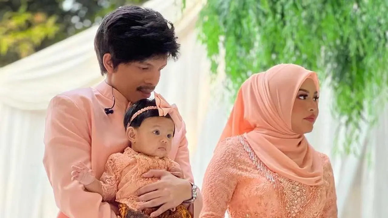 Gaya Aurel Hermansyah, Ashanty, dan Krisdayanti Berkebaya di Acara Tedak Siten Ameena
