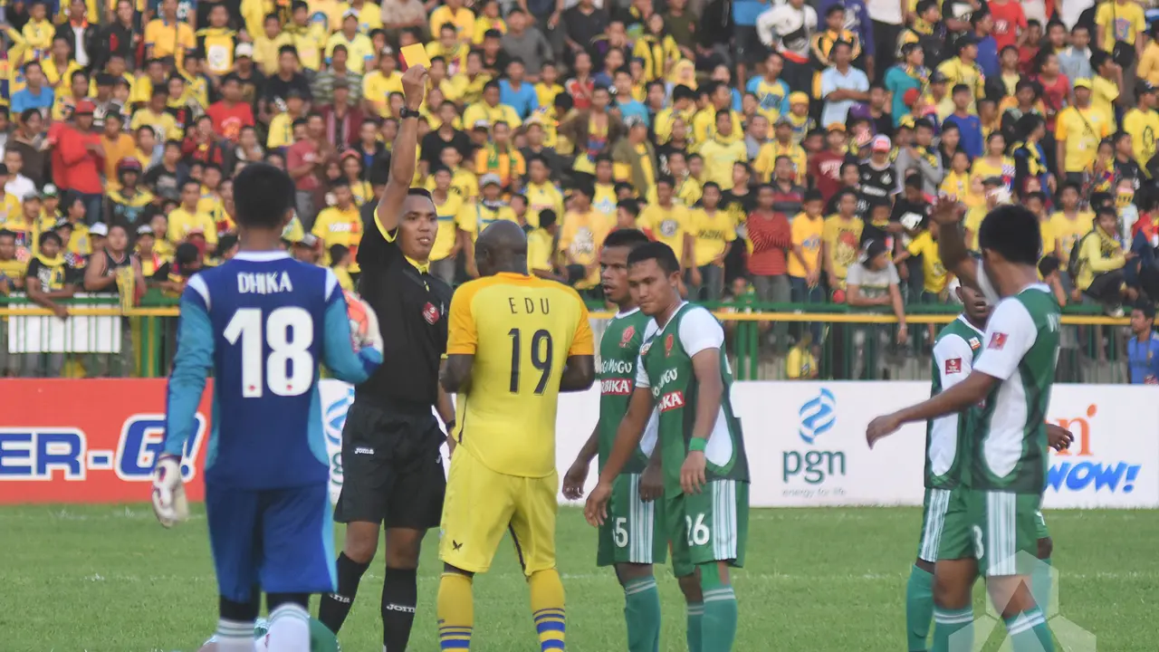 Penyebab Bentrok Suporter Gresik United - PS TNI (UDAH)