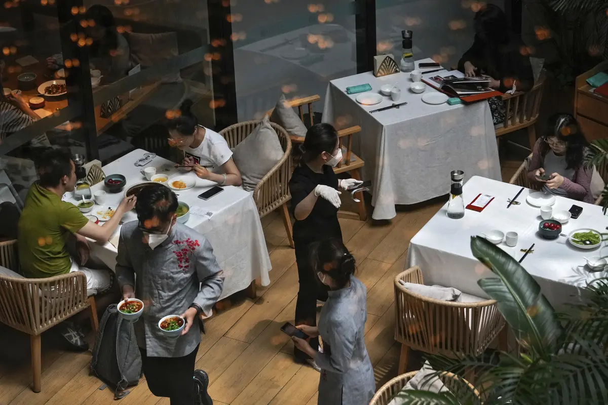 Pembatasan Dilonggarkan, Restoran di Beijing Kembali Dibuka