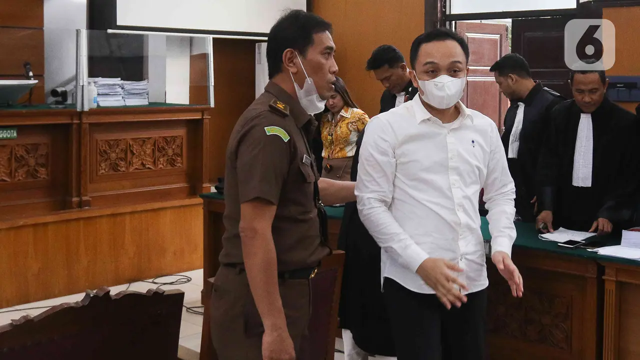Ekspresi Tanpa Senyum Ricky Rizal Dituntut Delapan Tahun Penjara di Kasus Pembunuhan Brigadir J