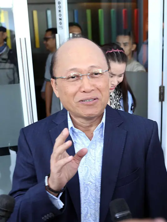 Pernyataan tegas disampaikan oleh Mario Teguh menjawab pengakuan Kiswinar melalui acara yang dibawakan oleh Bayu Setiono. Bahwa dalam acara  itu, ia mengaku bahwa Kiswinar bukanlah anaknya. (Nurwahyunan/Bintang.com)