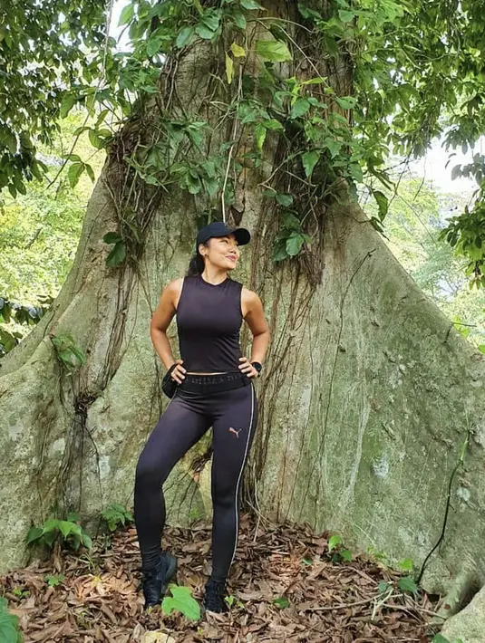 <p>Sports wear menjadi gaya fashion yang tak pernah lepas dari sosoknya. [Foto: Instagram/ Inge Anugrah]</p>