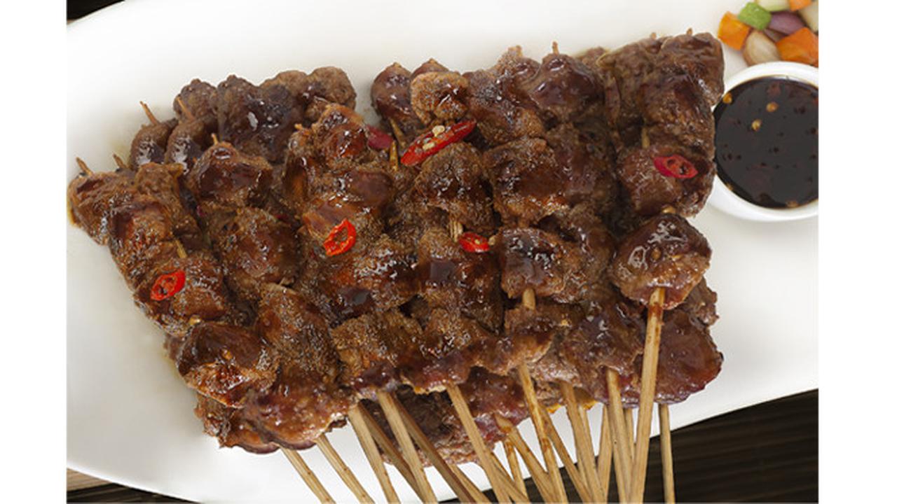 Idul Adha sebentar lagi, nggak perlu bingung mau masak apa, cek resep dan cara membuat menu sate kambing di sini!