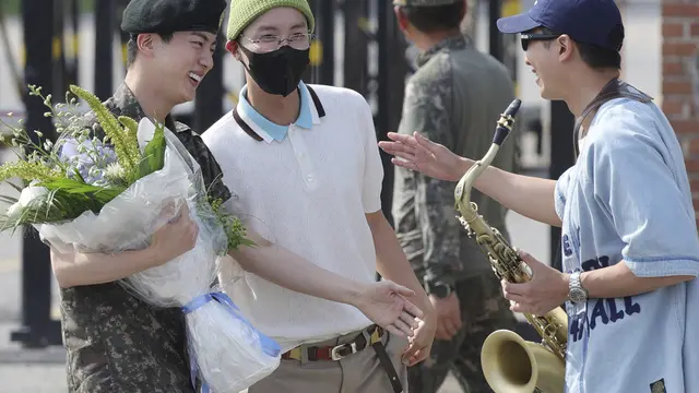 Jin BTS lulus wamil. (Im Byung-shik/Yonhap via AP)