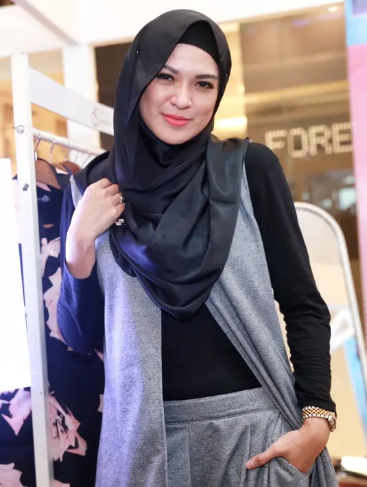 Tidak menutup kemungkinan, Delia dan suami akan menempuh proses bayi tabung. Kini, ia hanya bisa berdoa dan terus berusaha dengan cara alami. (Adrian Putra/Bintang.com)