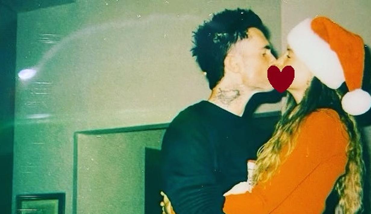 Adam Levine dan Behati Prinsloo. (Foto: Instagram/ adamlevine)