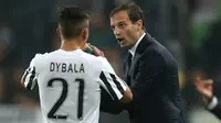 Paulo Dybala dan Massimiliano Allegri (AFP/Marco Bertorello)