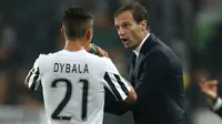 Paulo Dybala dan Massimiliano Allegri (AFP/Marco Bertorello)