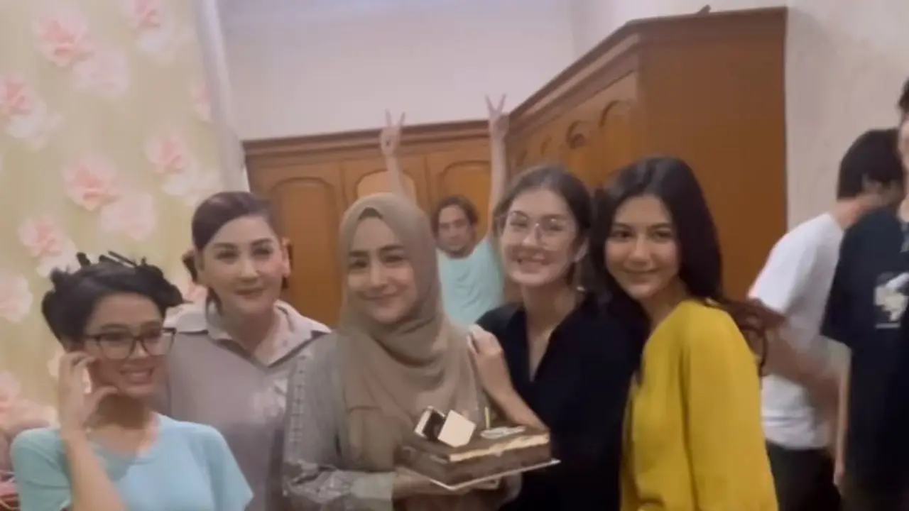 Potret Cindy Fatikasari dan Pemain Sinetron Lainnya (Instagram/@cindyfatikasari18)