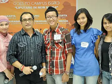 Lima finalis audisi presenter dalam ajang SCTV Goes to Campus di Kampus Fisipol Universitas Gajahmada, Yogyakarta, (15/3).(Foto: Agung Binarko)