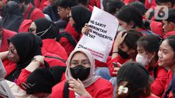 Ratusan Mahasiswa dari berbagai universitas melakukan aksi unjuk rasa di kawasan Patung Kuda, Jakarta, Senin (4/11/2022). Massa menyuarakan tuntutan menolak perpanjangan masa jabatan presiden dan penundaan pemilu. (Liputan6.com/Helmi Fithriansyah)