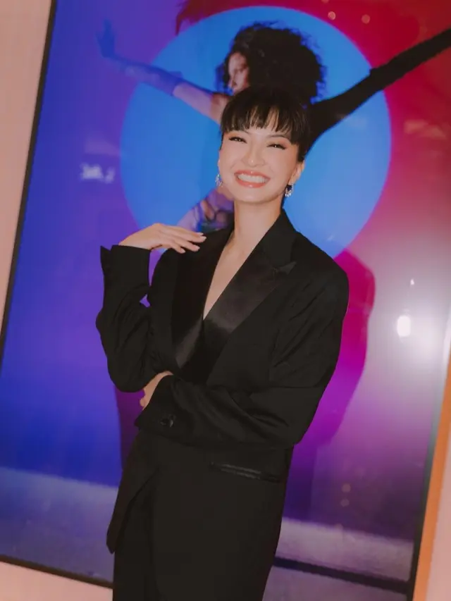 Aktris Usia 30-an Rambut Poni