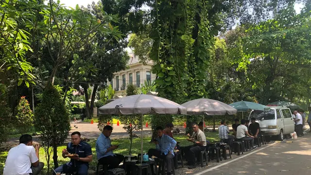 Tempat Makan Warung Nasi Mobil