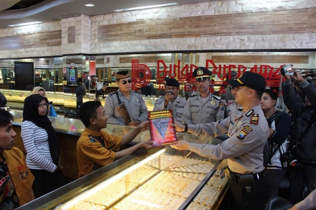 Antisipasi rampok saat Ramadan, toko emas di Malang dijaga polisi