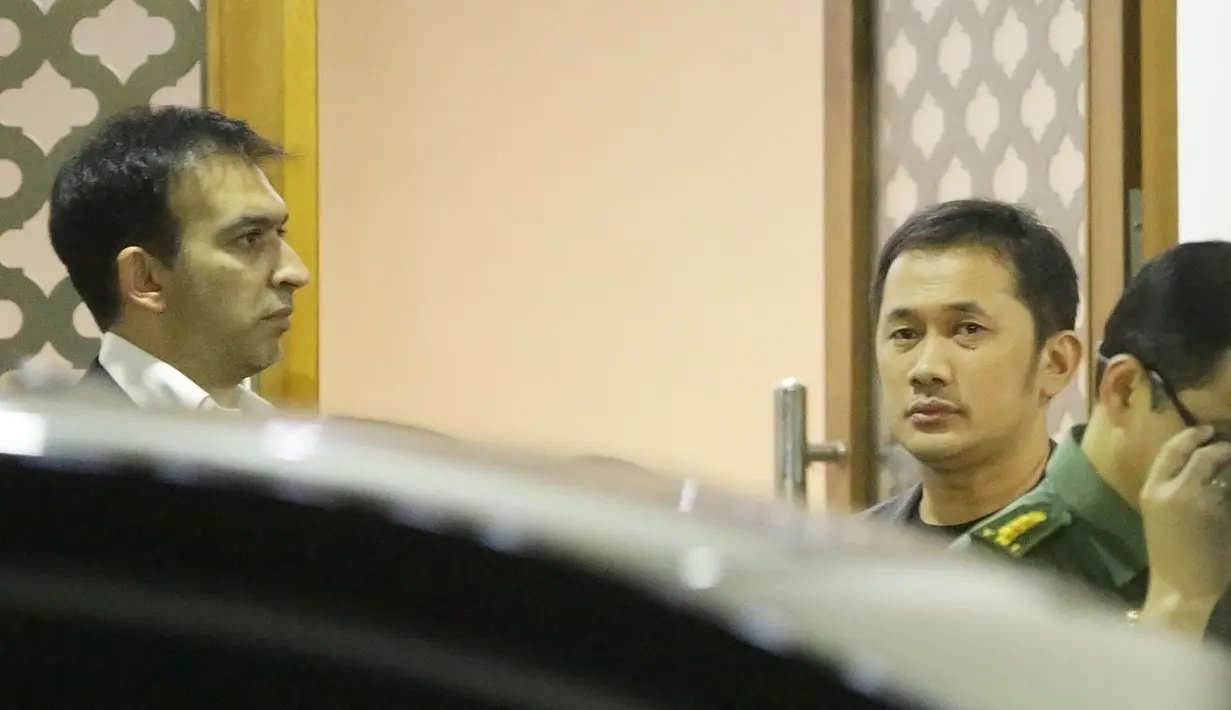 Jenazah BJ Habibie keluar dari RSPAD. (Bambang E Ros/Fimela.com)