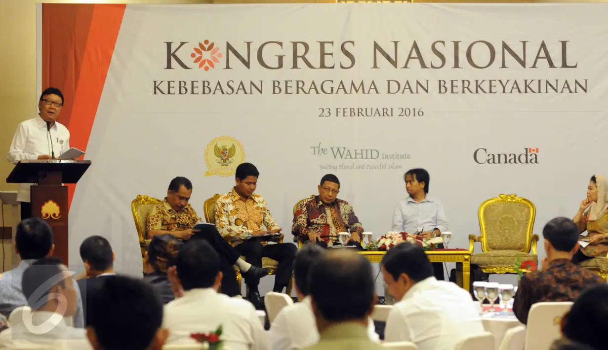 Mendagri Tjahjo Kumolo memberi kata sambutan saat menghadiri Kongres Nasional Kebebasan Beragama dan Berkeyakinan di Jakarta, Selasa (23/2). Acara tersebut digagas Komnas HAM, The Wahid Institute dan Kedubes Kanada untuk RI. (Liputan6.com/Helmi Afandi)